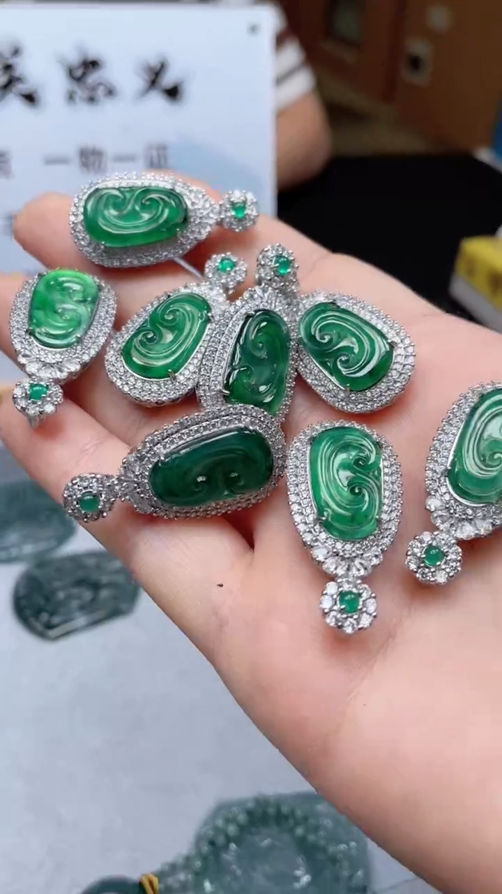 翡翠未镶嵌颈饰多样性发货（只发一件）x9