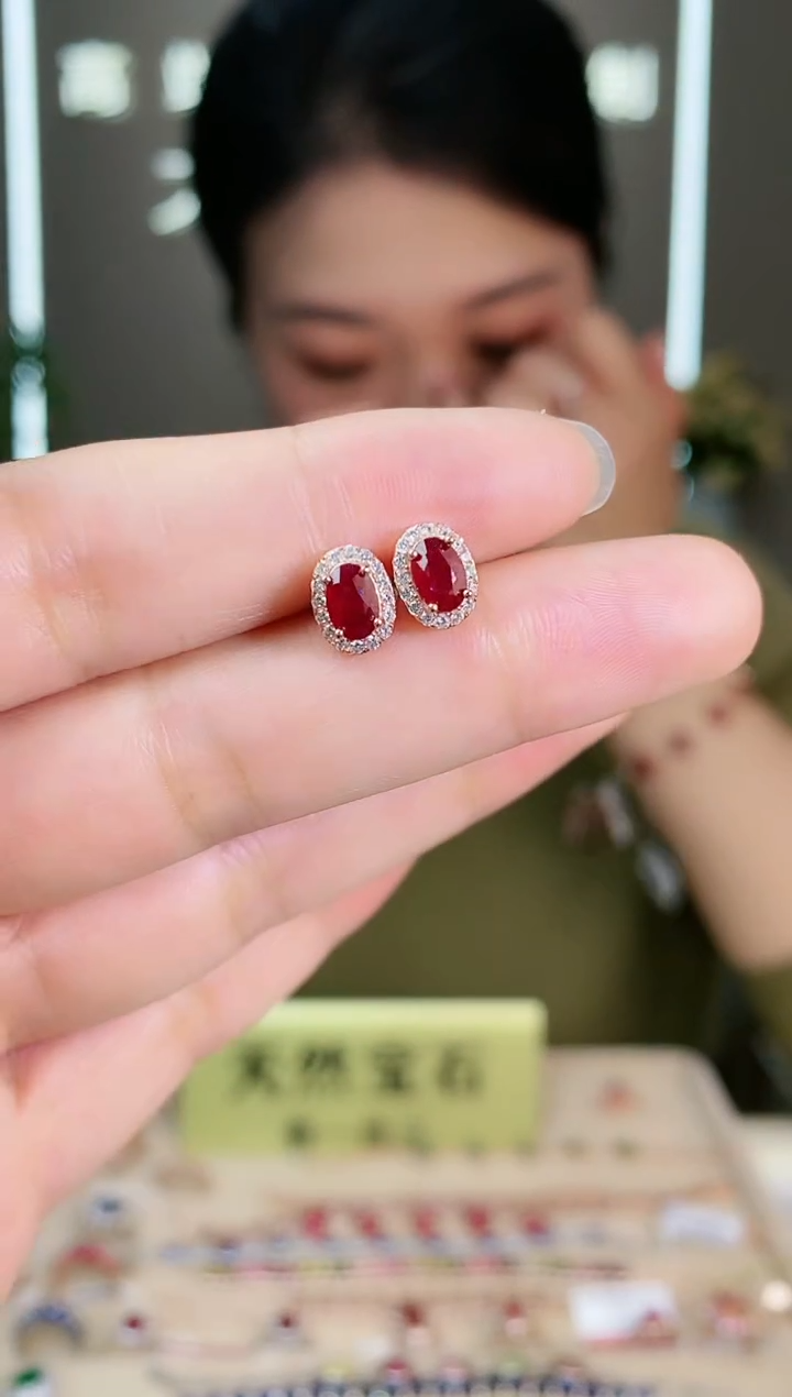 【闪购商品】红宝石耳饰银S925镶嵌耳饰