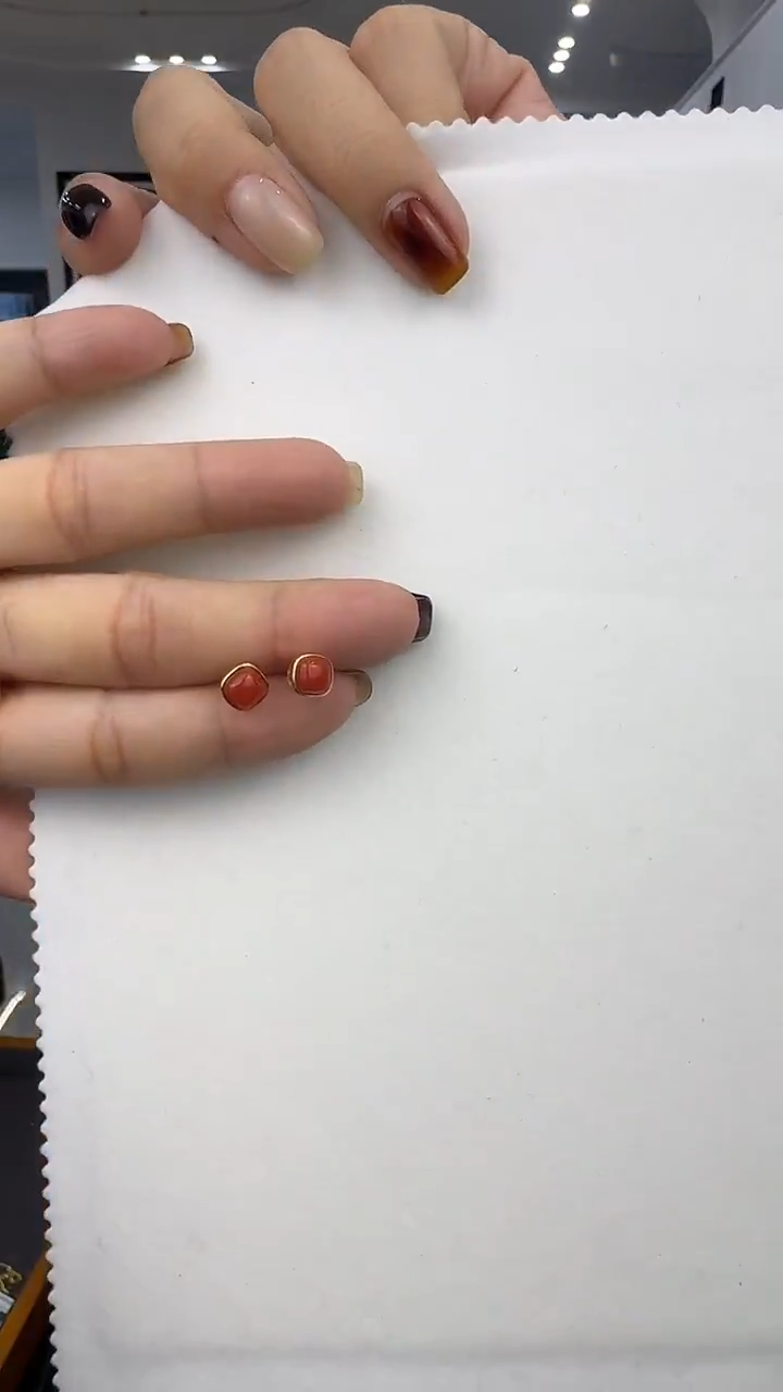 银S925镶嵌南红玛瑙耳饰精美的耳钉