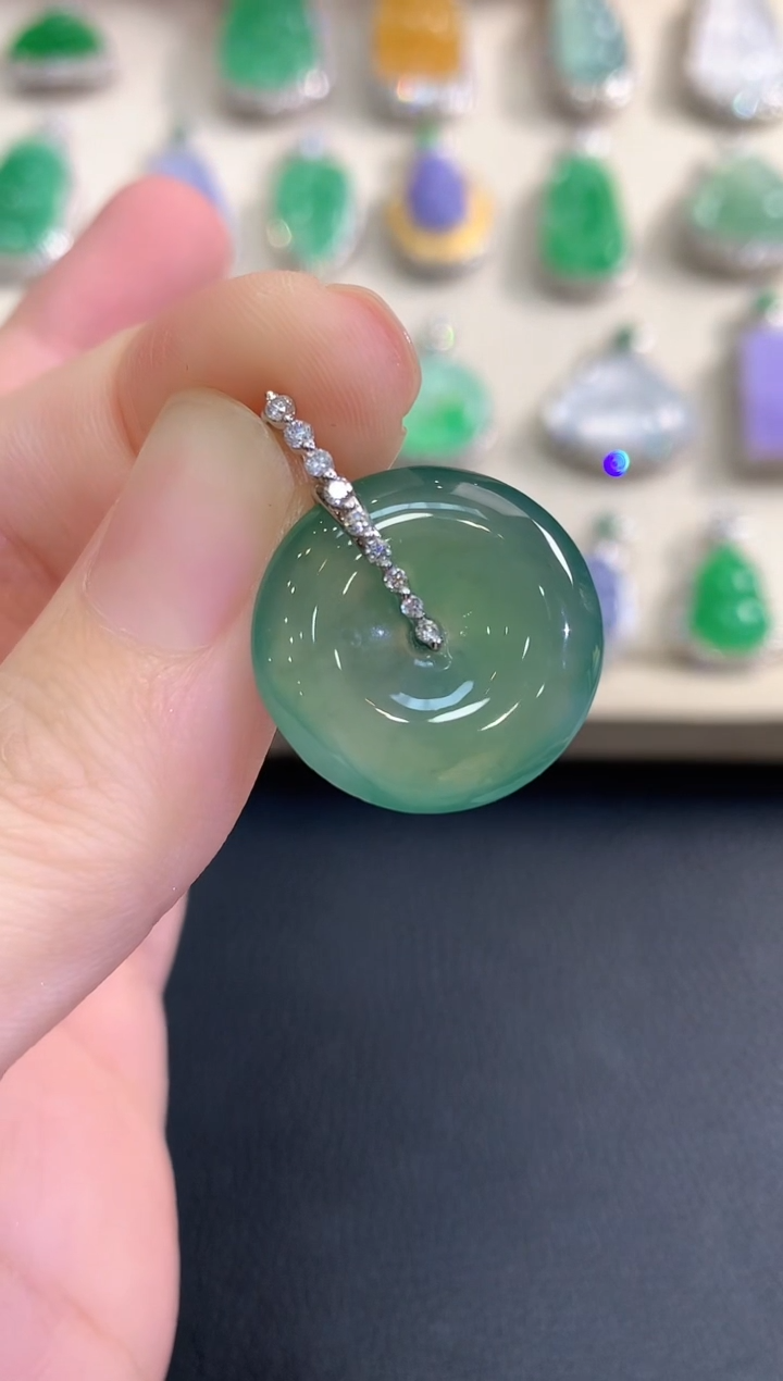 吊坠(不含链)18K金镶嵌翡翠秋日珠宝Q83