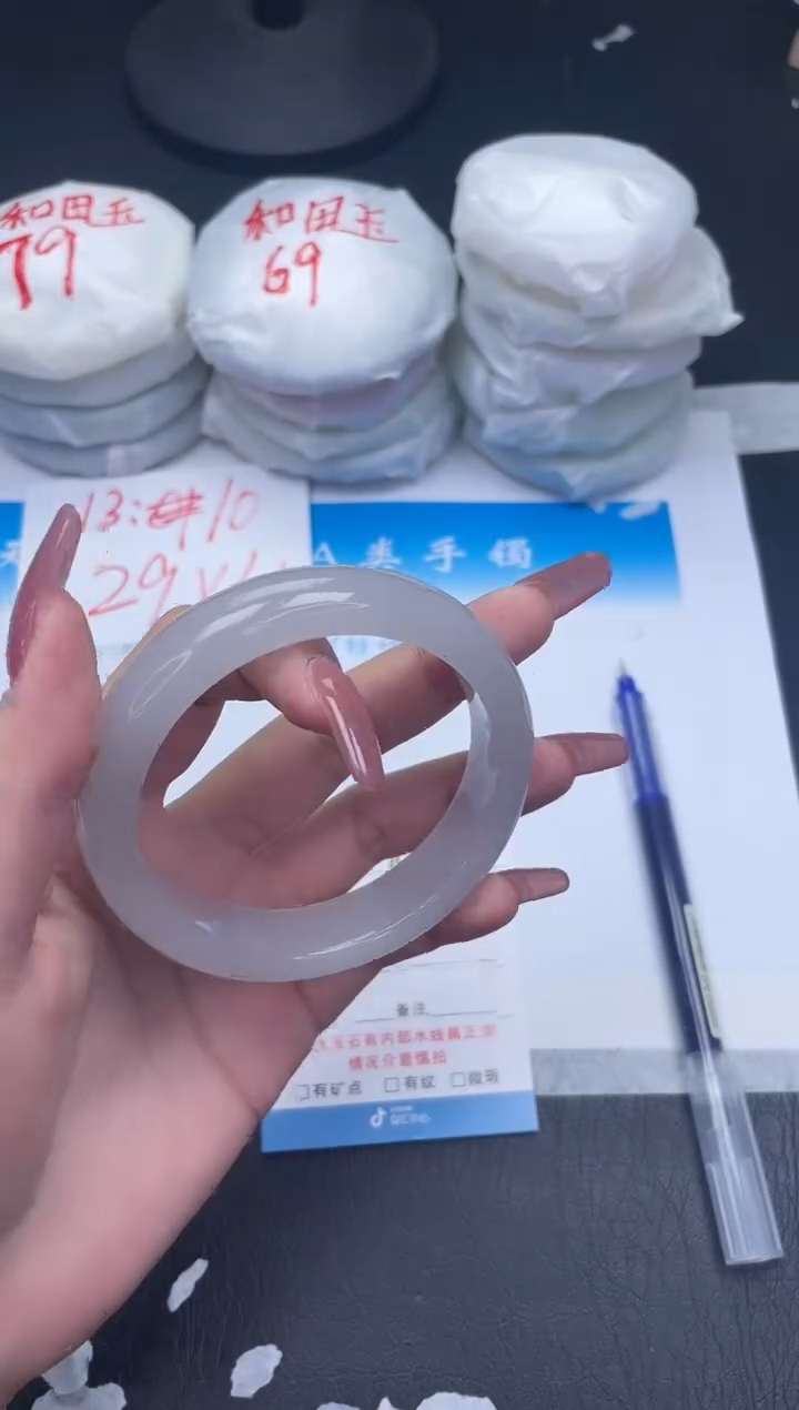 【闪购商品】石英质玉手镯未镶嵌119-60