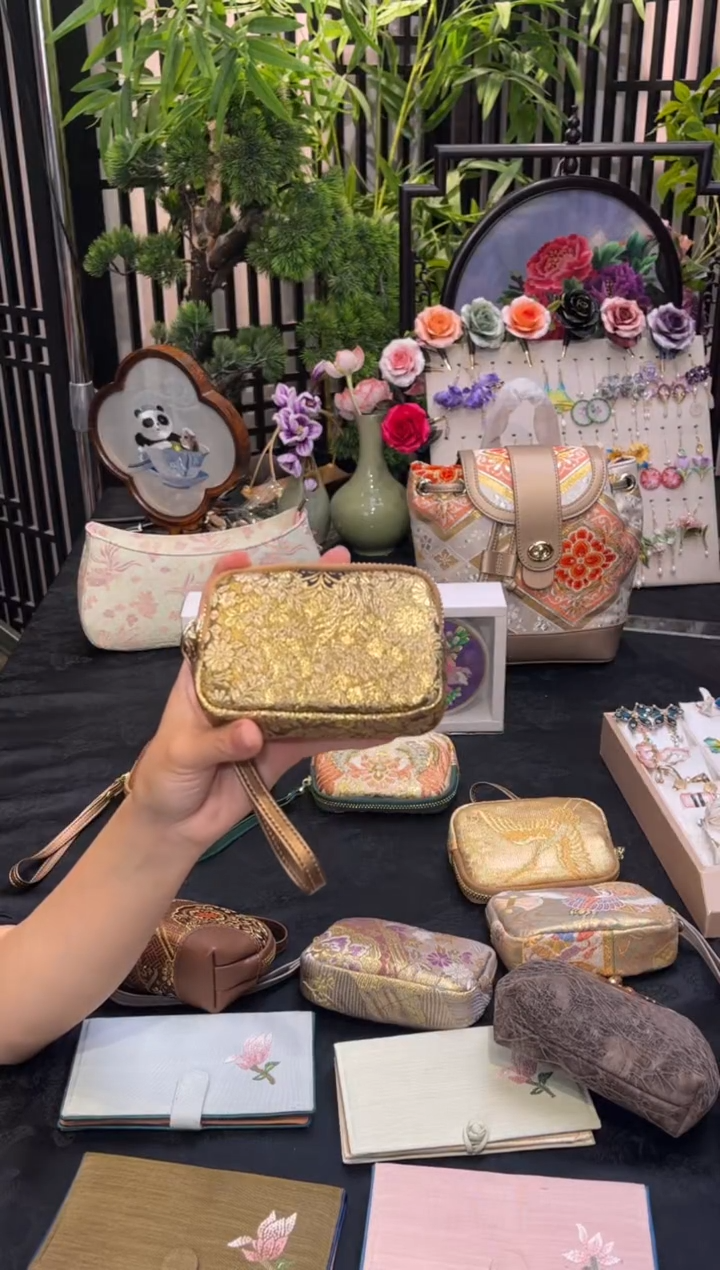 织绣爱****牛非遗苏绣手工饰品