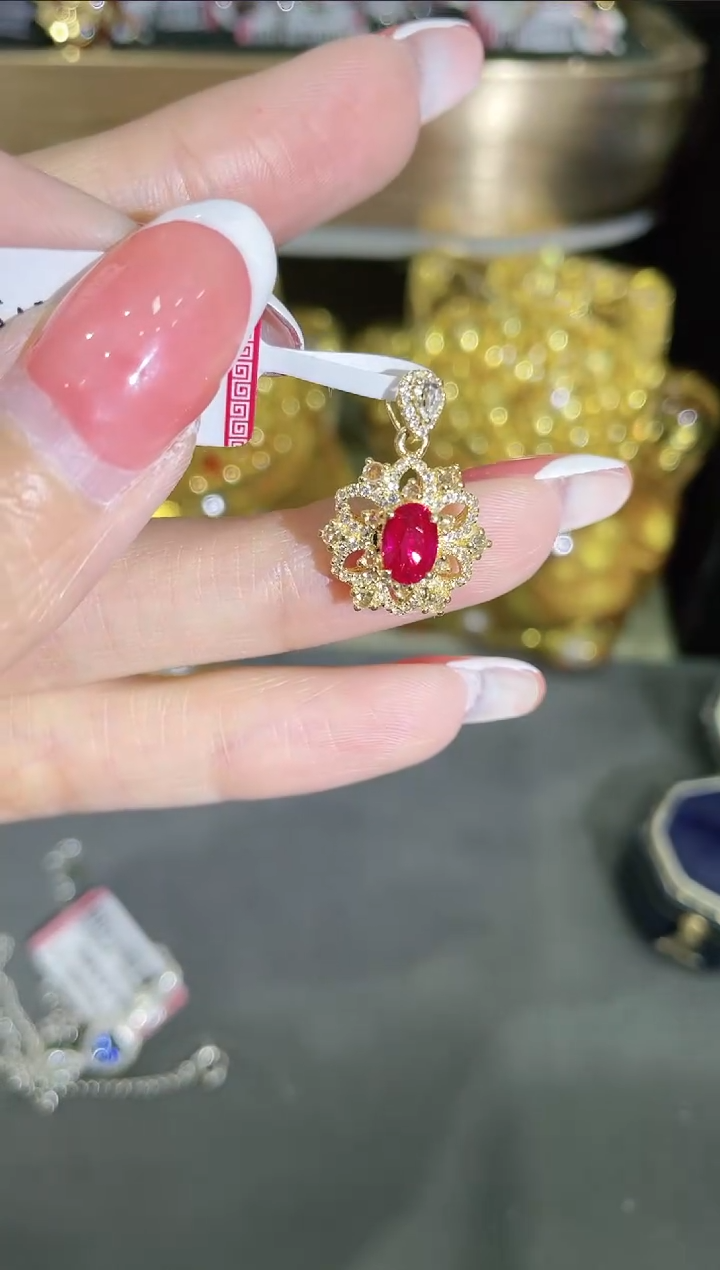 吊坠18K金镶嵌红宝石·