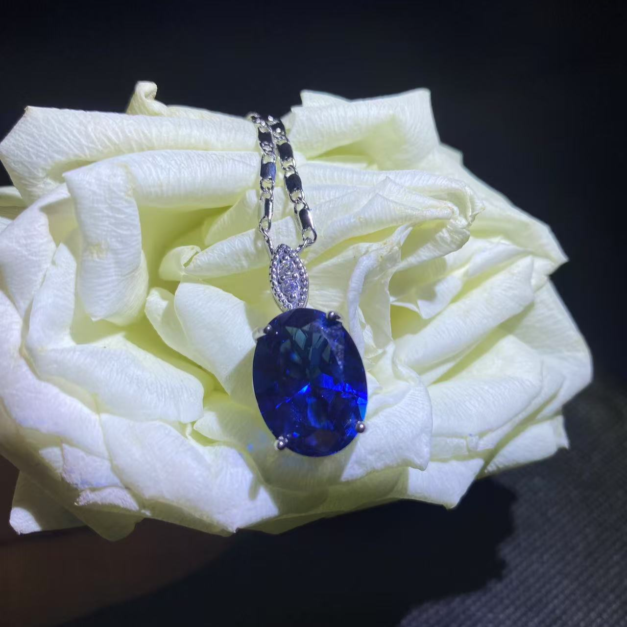  【高级定制】收藏级轻奢时尚设计吊坠TZL046043