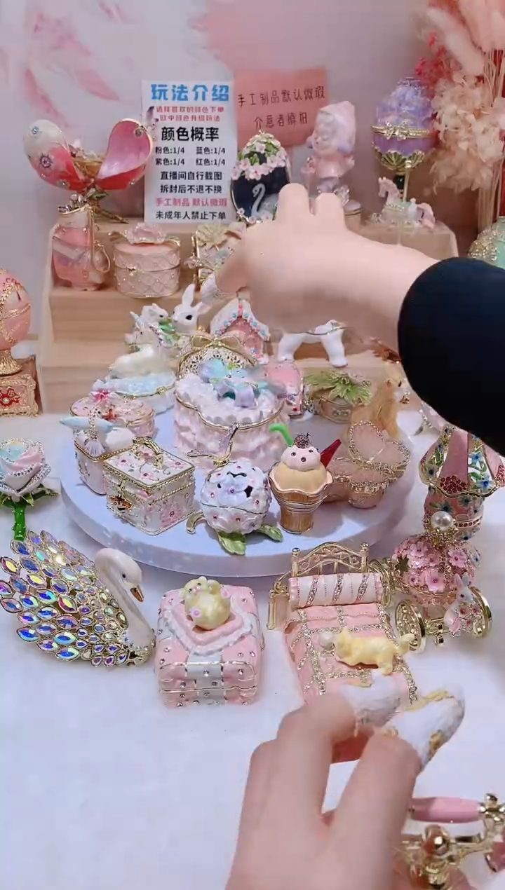 合金玛**卡珐琅彩胸针一个