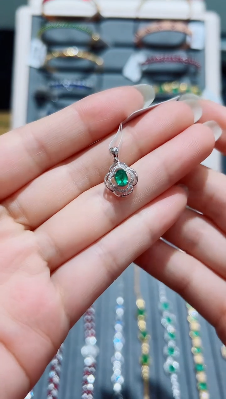 【闪购商品】吊坠18K金镶嵌祖母绿·