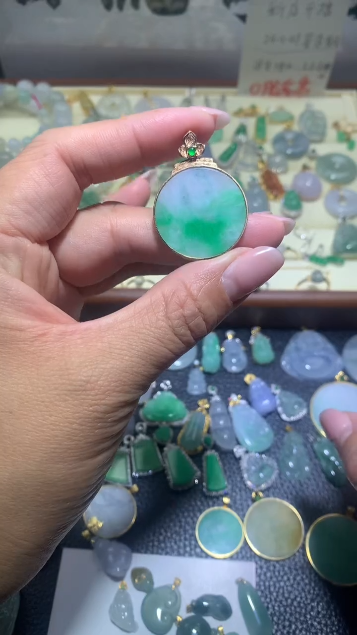 【闪购商品】翡翠颈饰18K金镶嵌080翡翠吊坠