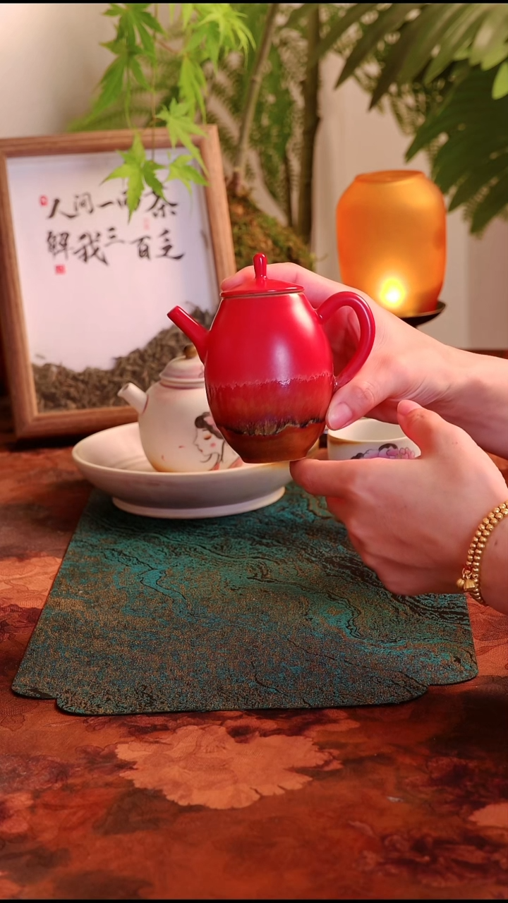 中国红窑变龙珠壶·中国红窑变龙珠壶