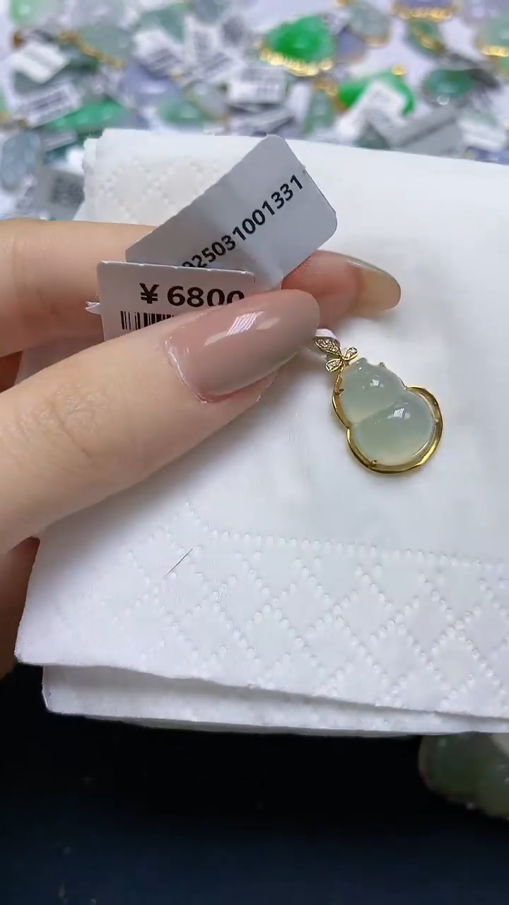 翡翠18K金镶嵌颈饰天然缅甸A货翡翠