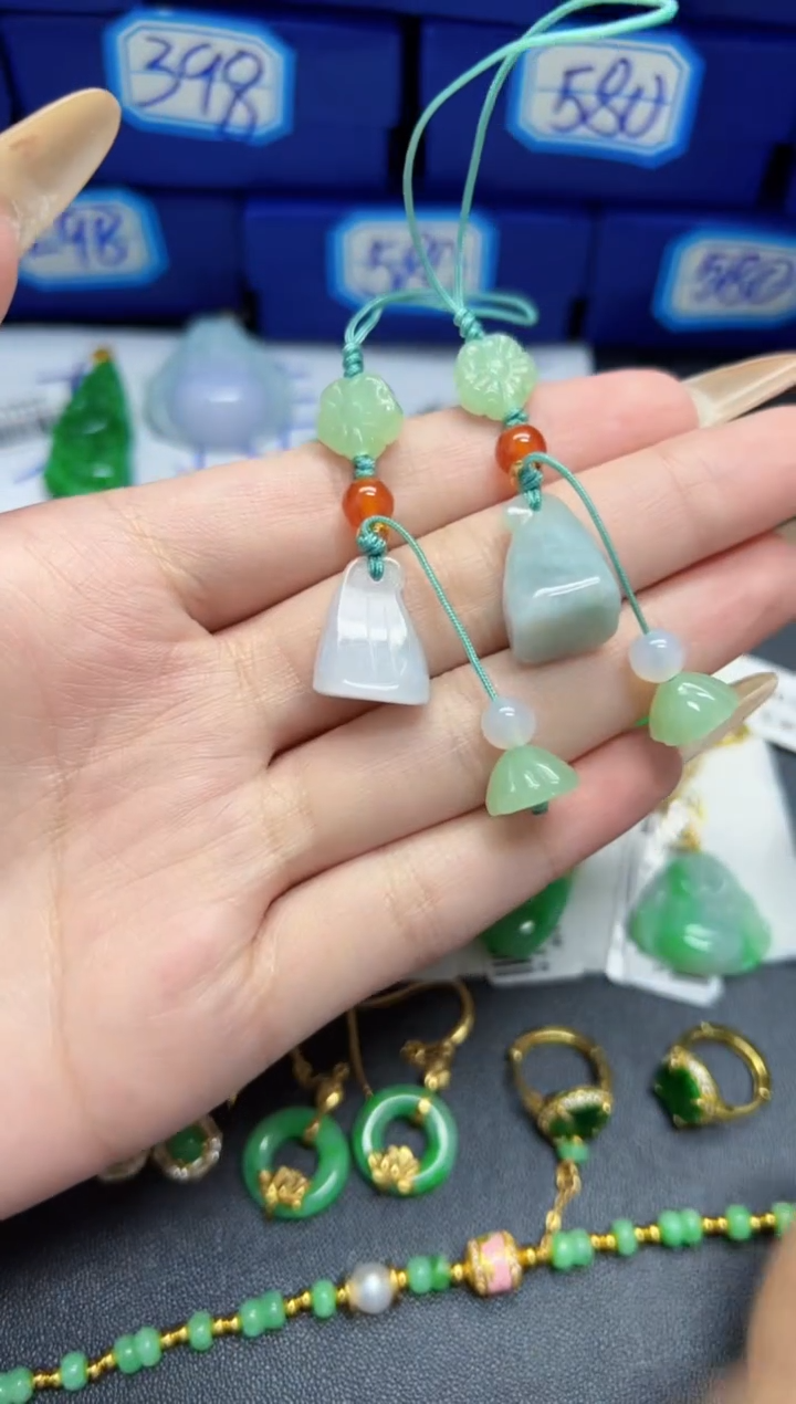 【闪购商品】翡翠挂件未镶嵌Y缅料A货/多样性发货/一件