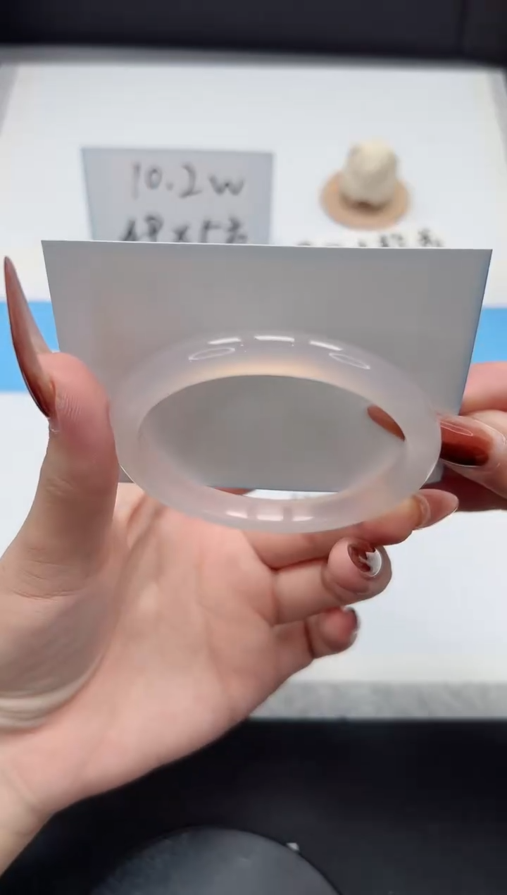 【闪购商品】石英质玉手镯未镶嵌380/57荔枝