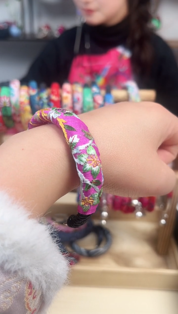 【闪购商品】织绣民族风老绣非遗饰品179