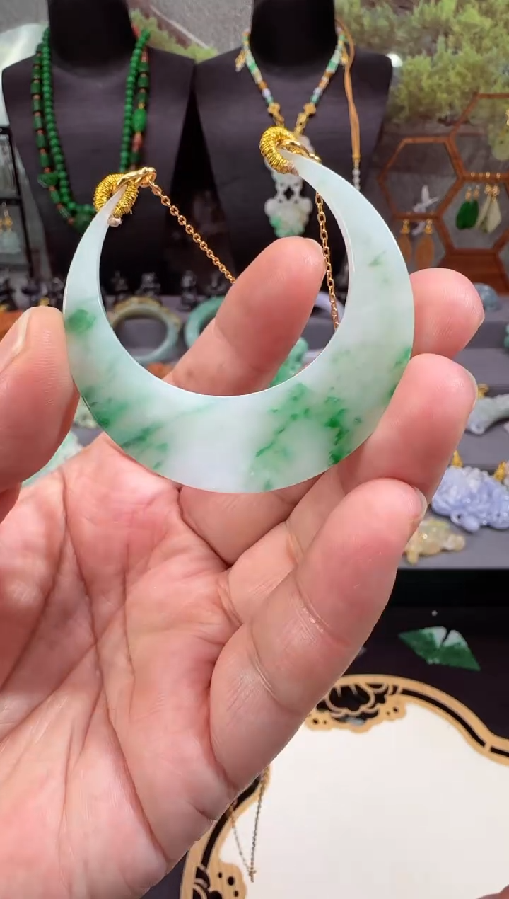 【闪购商品】翡翠颈饰未镶嵌牌子