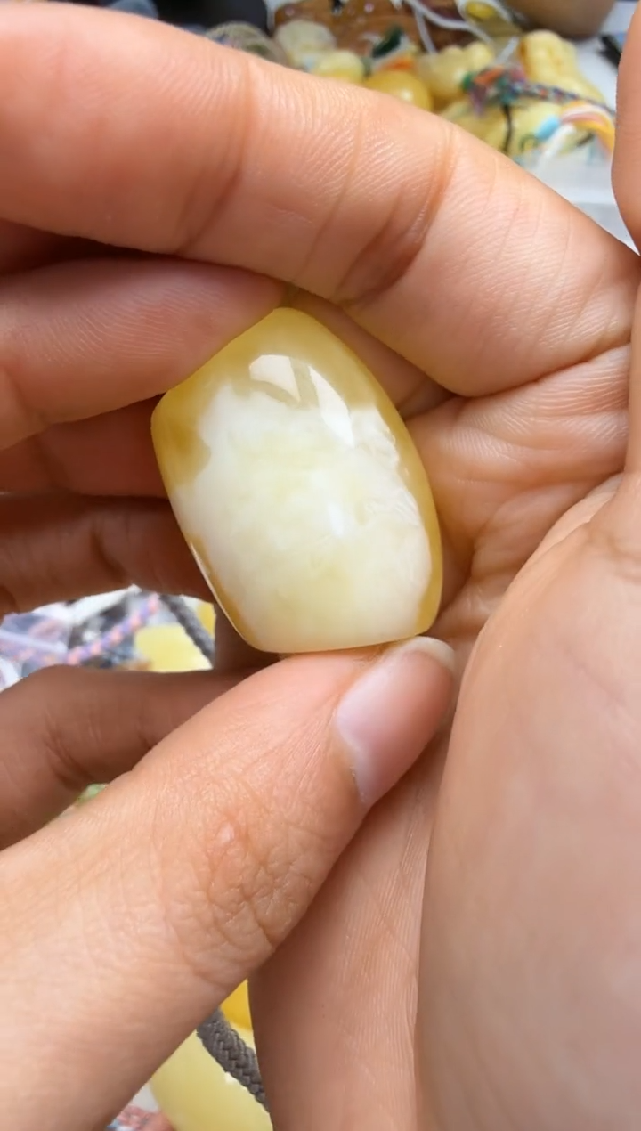 裸石琥珀未镶嵌如图