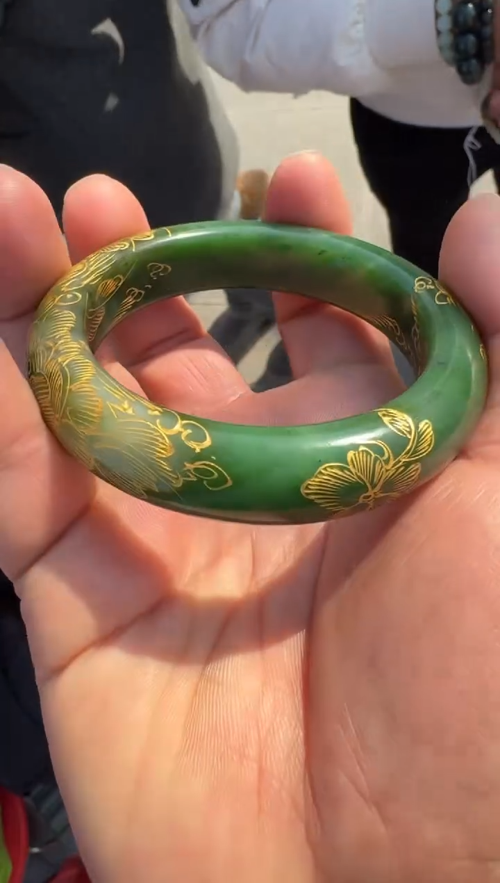 未镶嵌和田玉（糖玉）挂件和田玉