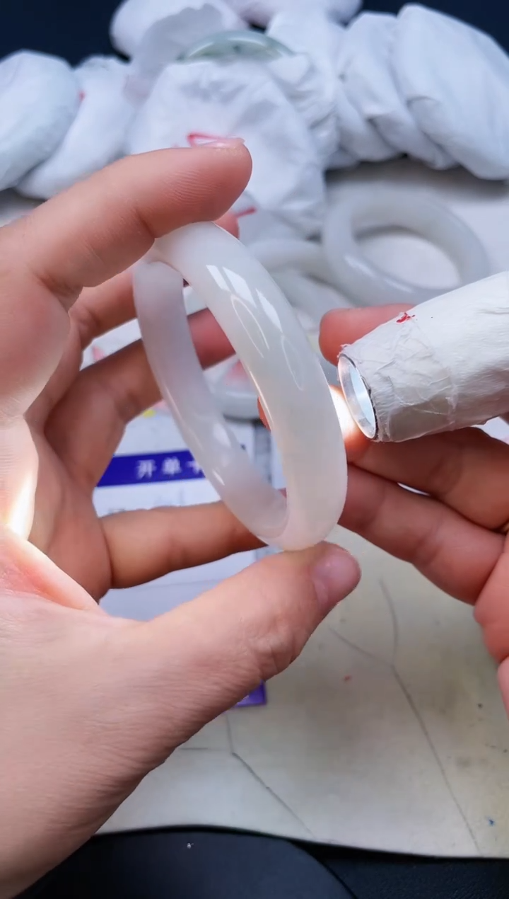 【闪购商品】石英质玉手镯未镶嵌406/56.1