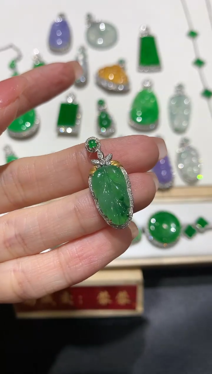 【闪购商品】翡翠吊坠(不含链)18K金镶嵌团购5