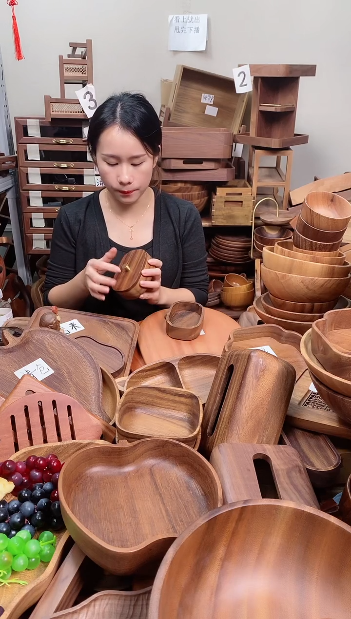 木 南美胡桃木带盖牙线盒  