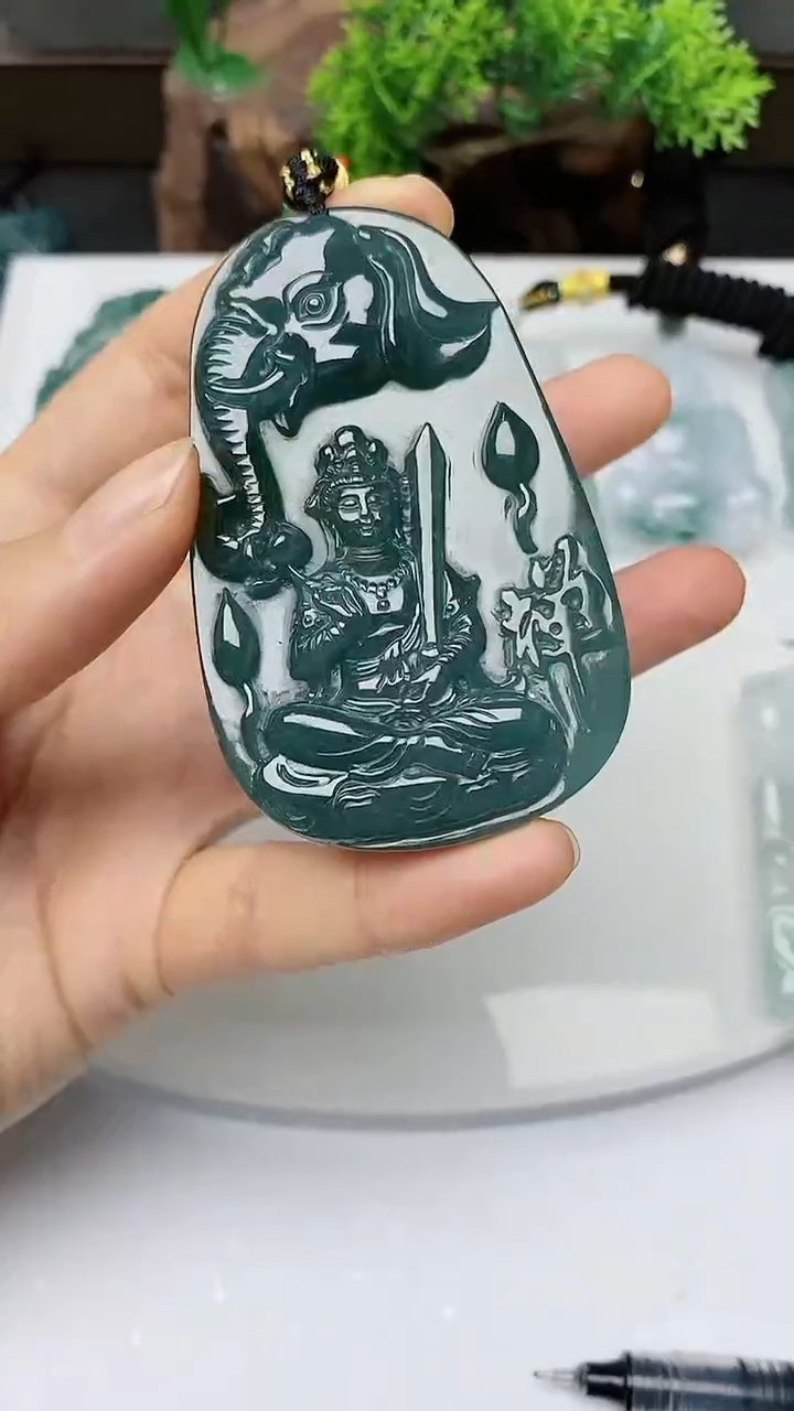 【闪购商品】翡翠颈饰未镶嵌