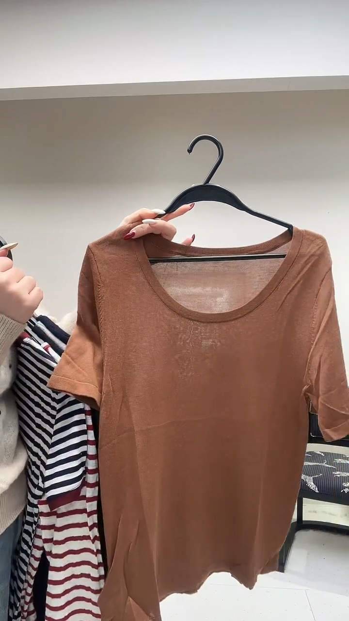 咖色圆领蚕丝混纺半袖