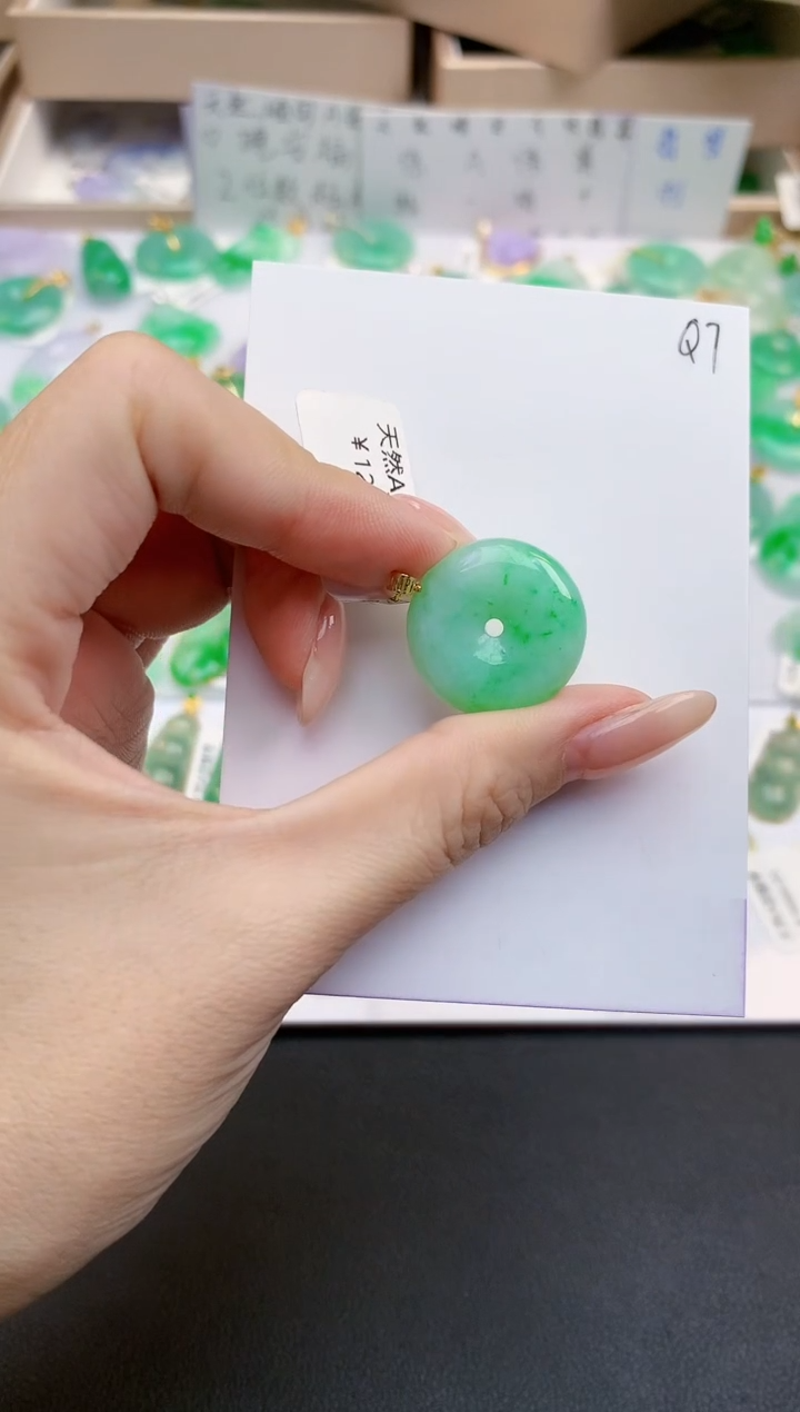 颈饰18K金镶嵌翡翠天然缅甸A货翡翠