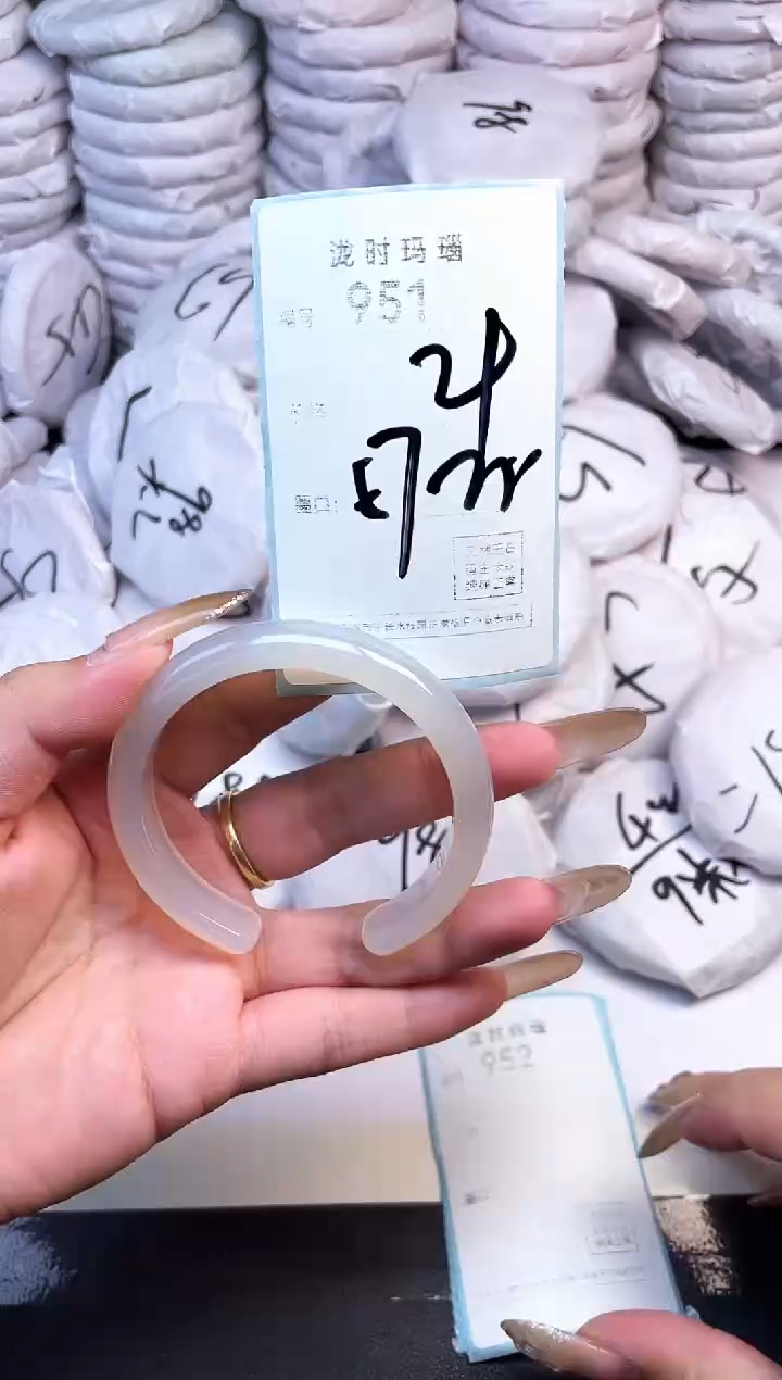 手镯玛瑙/玉髓未镶嵌951