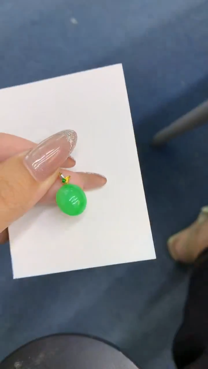 颈饰18K金镶嵌翡翠1