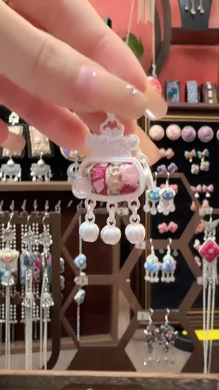 织绣 云织谣民族风精美饰品   176