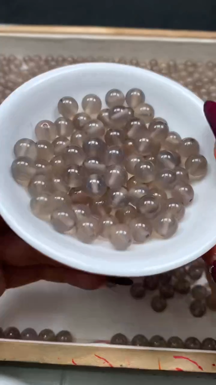 未镶嵌散珠玛瑙/玉髓B218 冰烟灰玛瑙8mm25颗8元