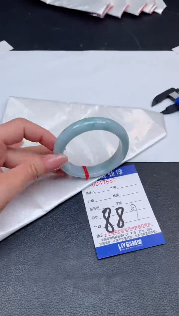 【闪购商品】翡翠手镯未镶嵌88号