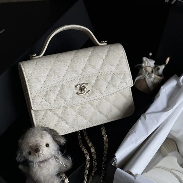 99新 Chanel/香奈儿 小花6花 25C 风琴包 米白色 镭射标