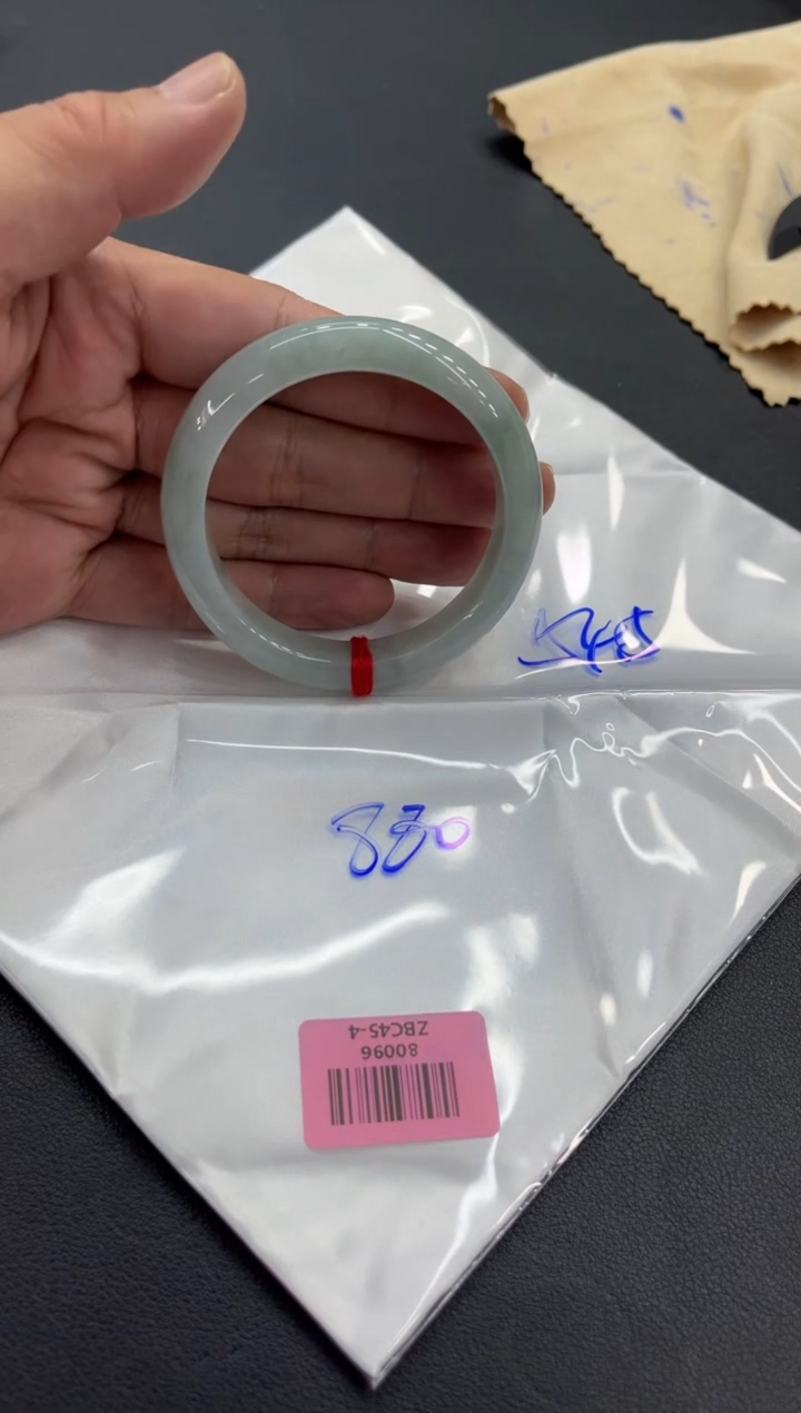 翡翠手镯未镶嵌翡翠手镯