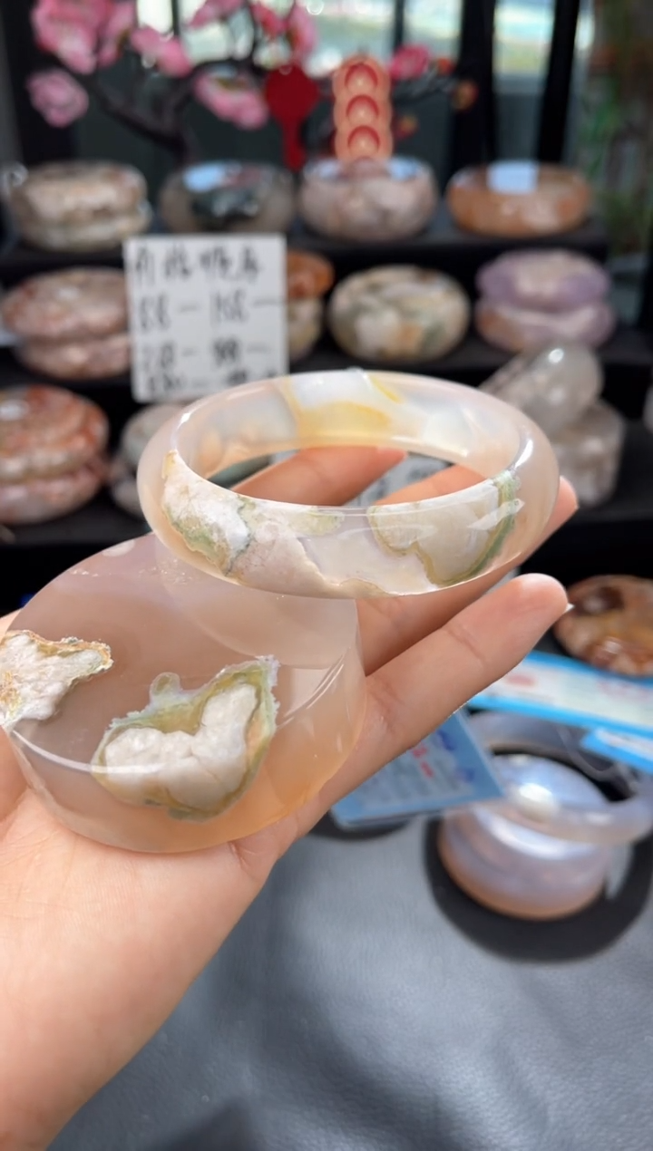 【闪购商品】石英质玉手镯未镶嵌60