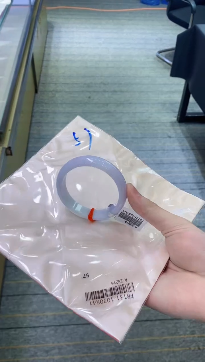 【闪购商品】翡翠手镯未镶嵌               