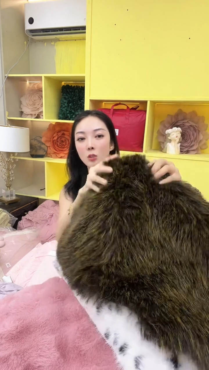 纯棉绒单抱枕 颜色随机