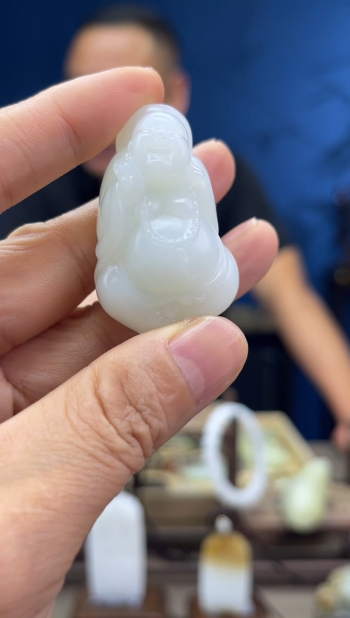 和田玉未镶嵌颈饰1