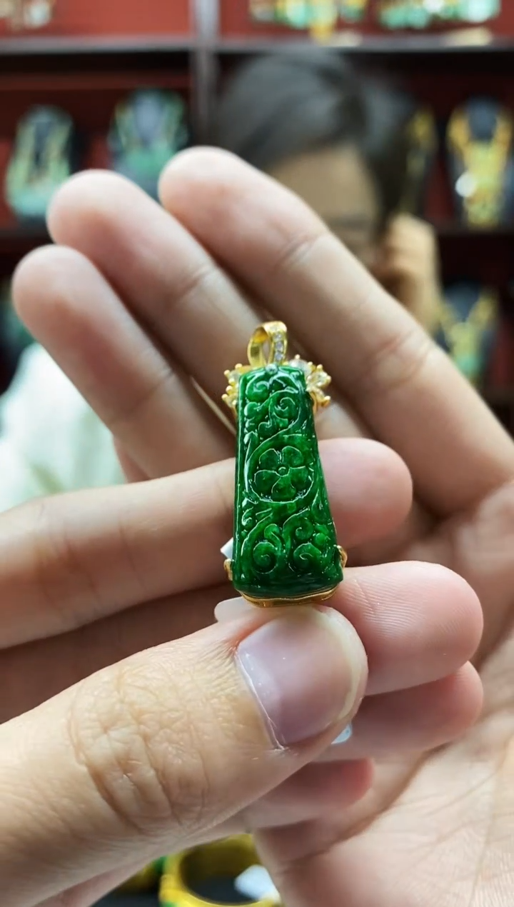 颈饰未镶嵌翡翠吊坠