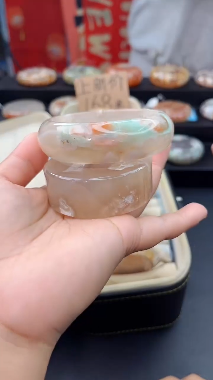 【闪购商品】石英质玉手镯未镶嵌赠送镯心（圈口60