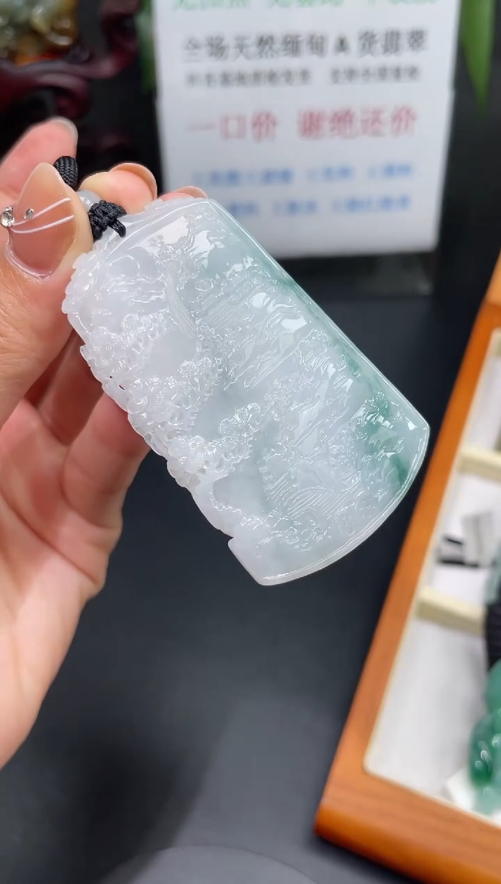 【闪购商品】翡翠颈饰未镶嵌山水