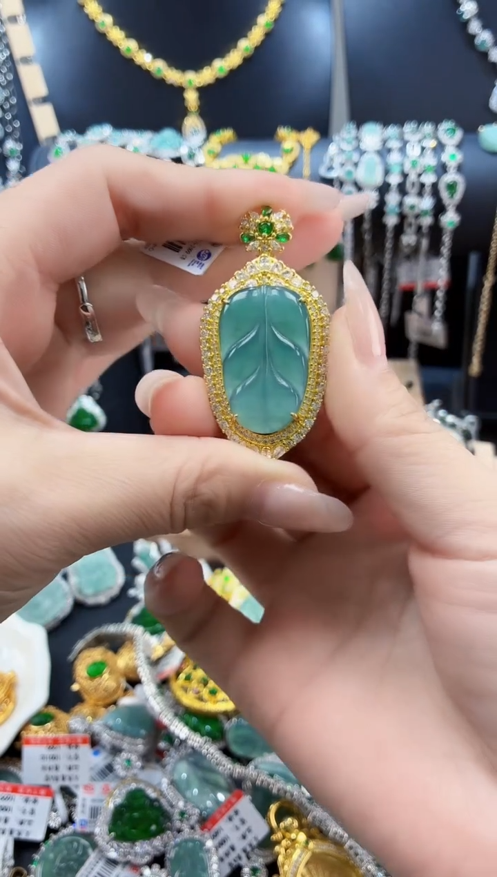 翡翠未镶嵌颈饰天然翡翠a货 多样性发其一