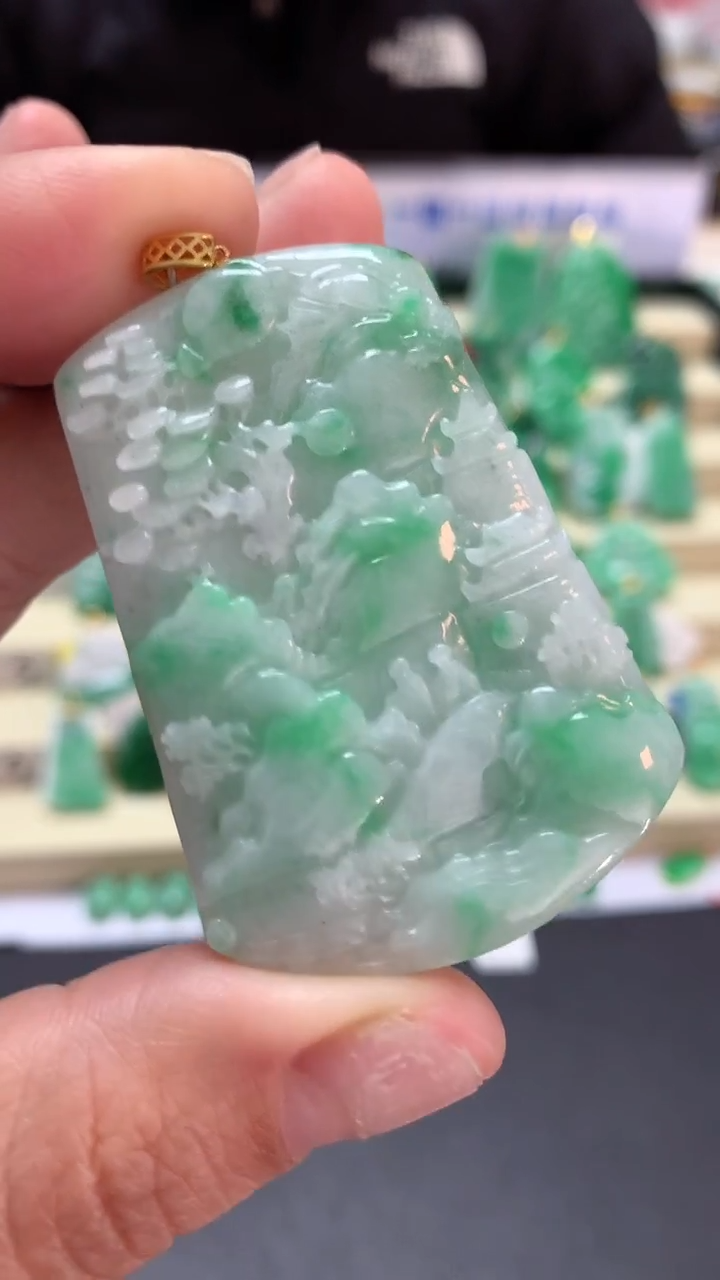 【闪购商品】翡翠吊坠(不含链)18K金镶嵌挂件