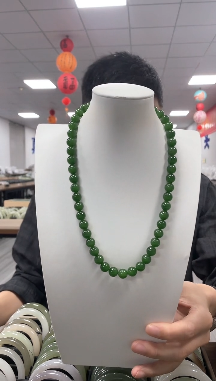 和田玉未镶嵌颈饰碧玉卡10项链一条