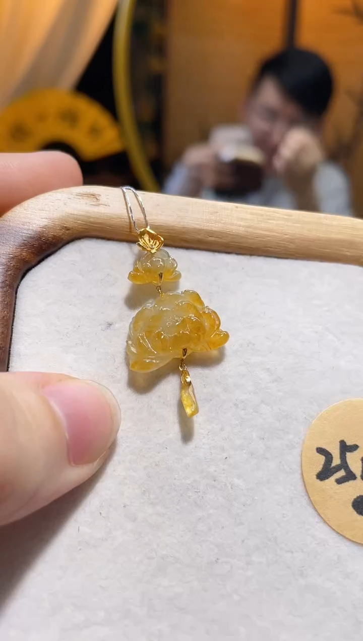 颈饰18K金镶嵌翡翠莲花