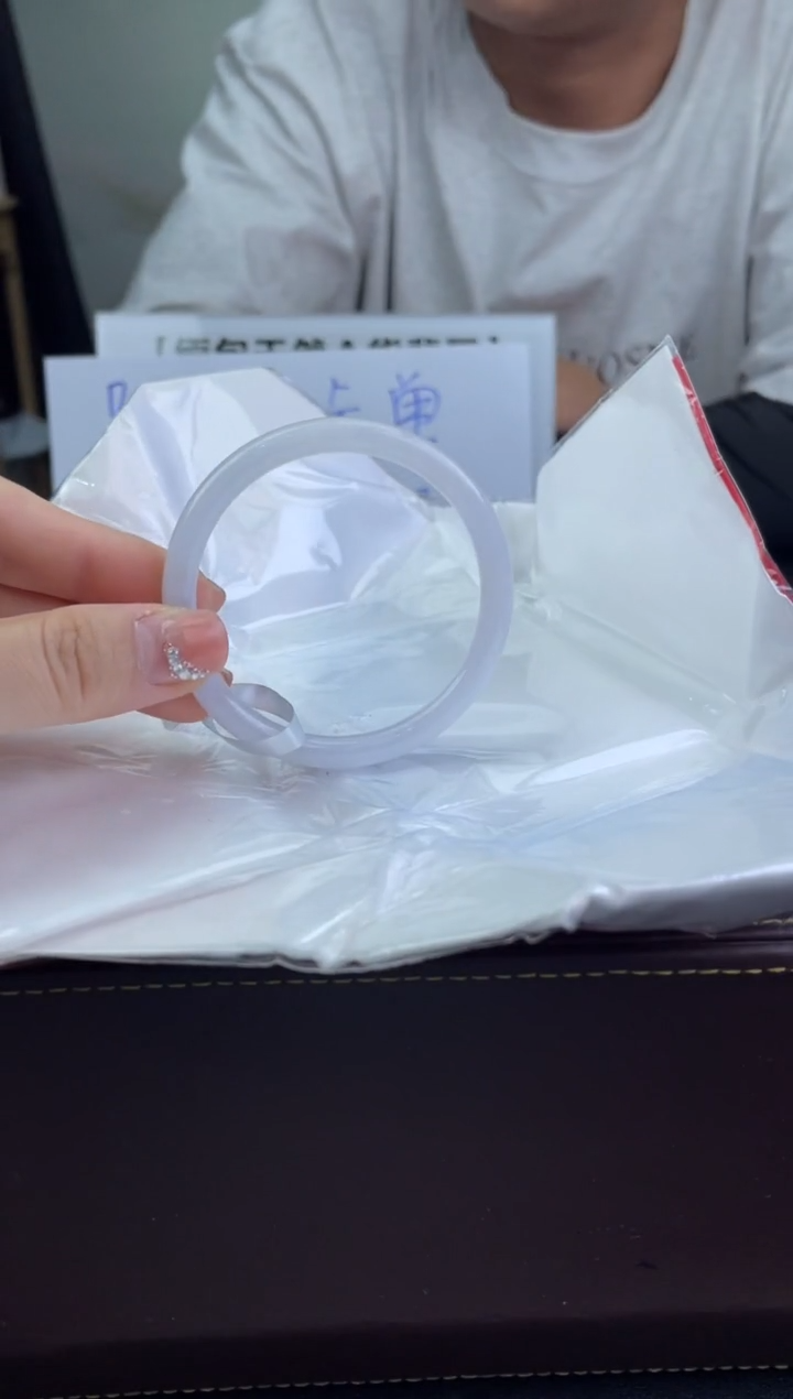 翡翠手镯未镶嵌2翡翠手镯（微瑕）