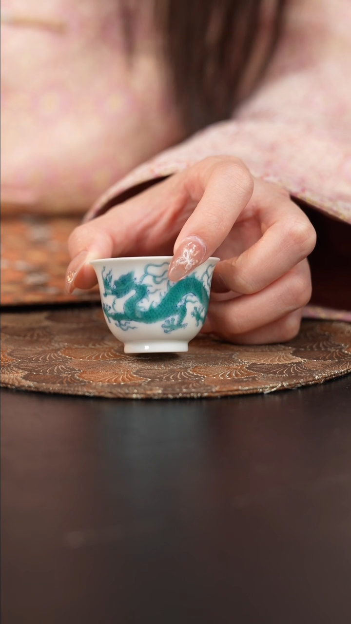 【闪购商品】杯问玉斗彩青龙杯