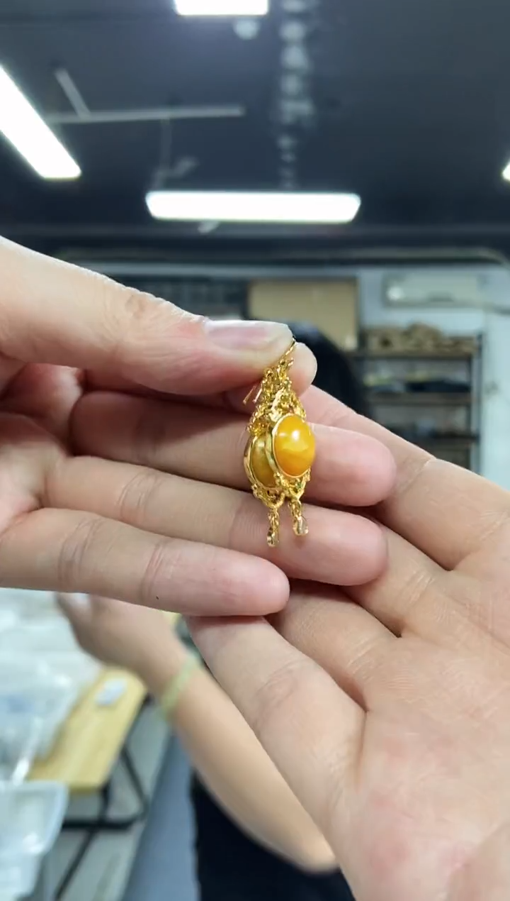 【闪购商品】蜜蜡裸石未镶嵌多样性发其一颜色微差