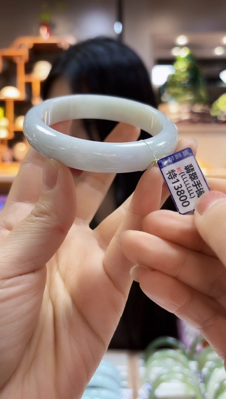 【闪购商品】翡翠颈饰未镶嵌60手镯