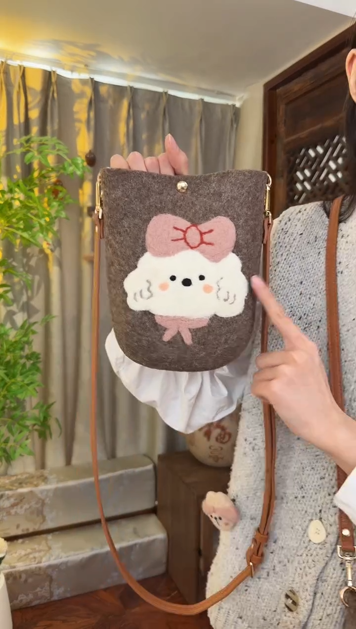 羊毛非遗羊毛毡包 手机包小狗