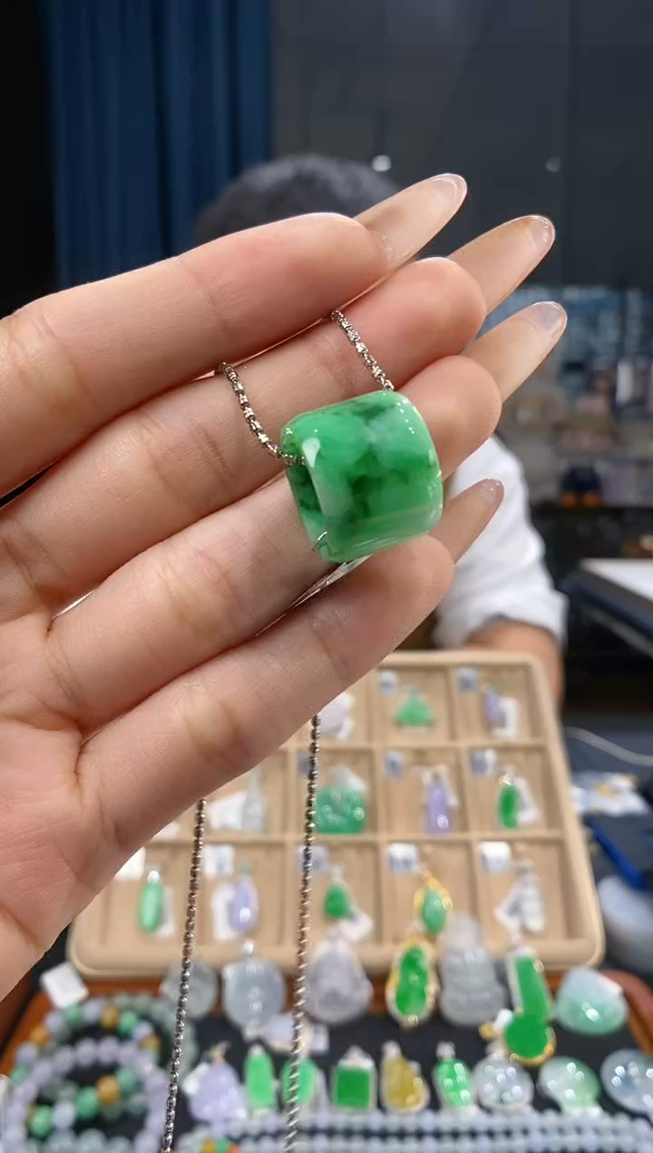 翡翠未镶嵌吊坠(不含链)路路通