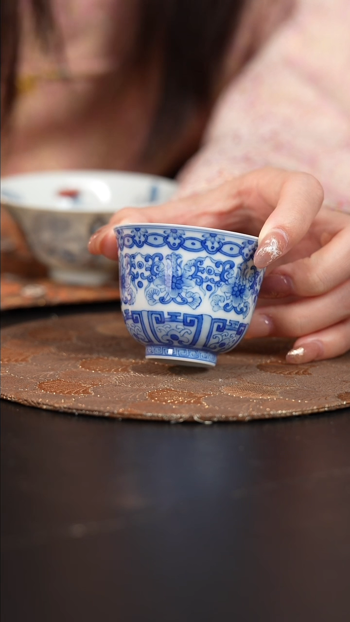 【闪购商品】杯看山柴窑青花如意